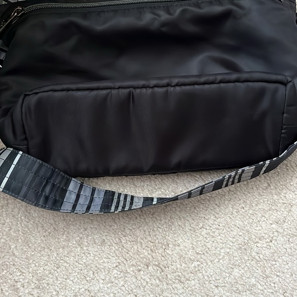 Lug, black quilted back with interchangeable crossbody straps - Picture 3 of 8